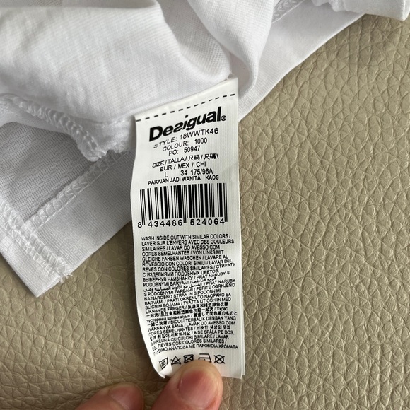 NWT - Desigual Women’s “We Are Animals” Print Short Sleeve Tee - Size L - Picture 8 of 10